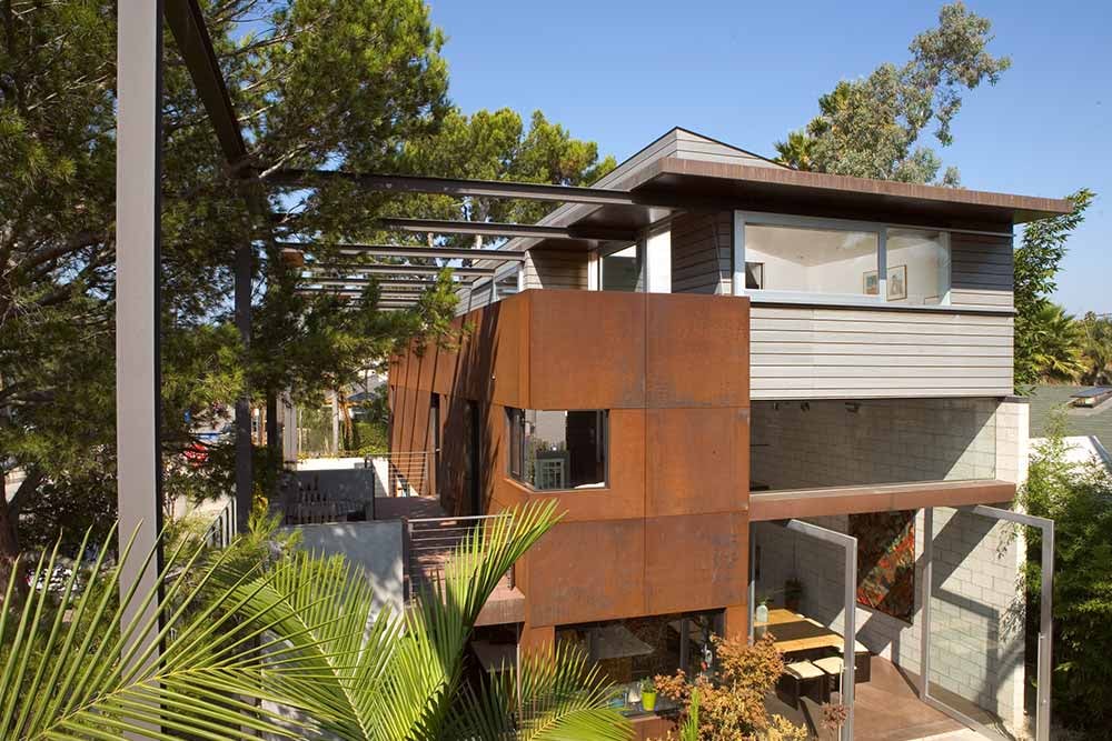 modern-beach-house-exterior-metal