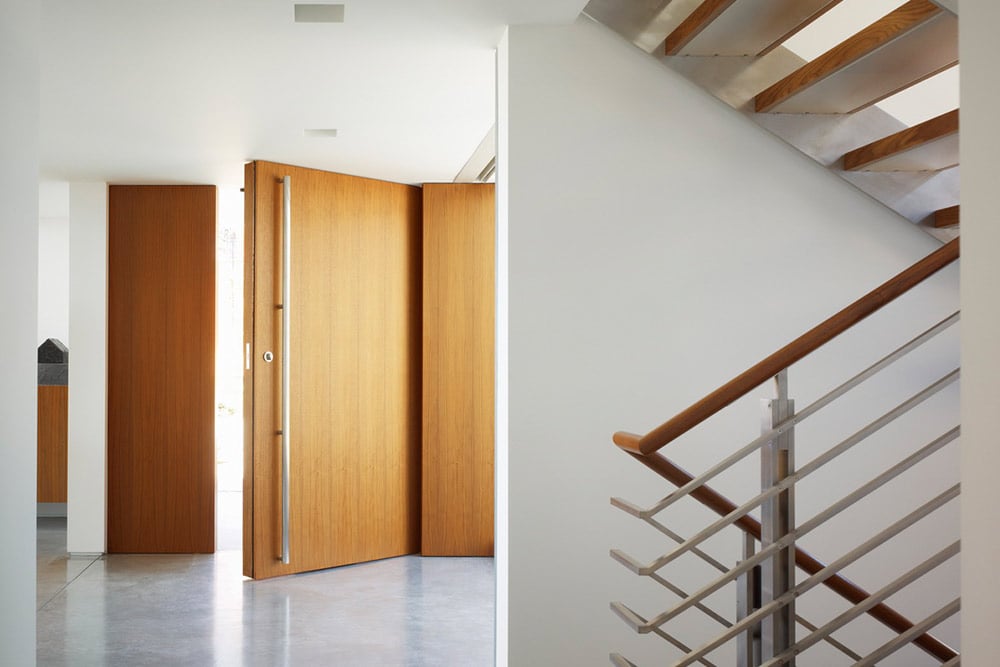 Modern-beach-house-interior-concrete-floors