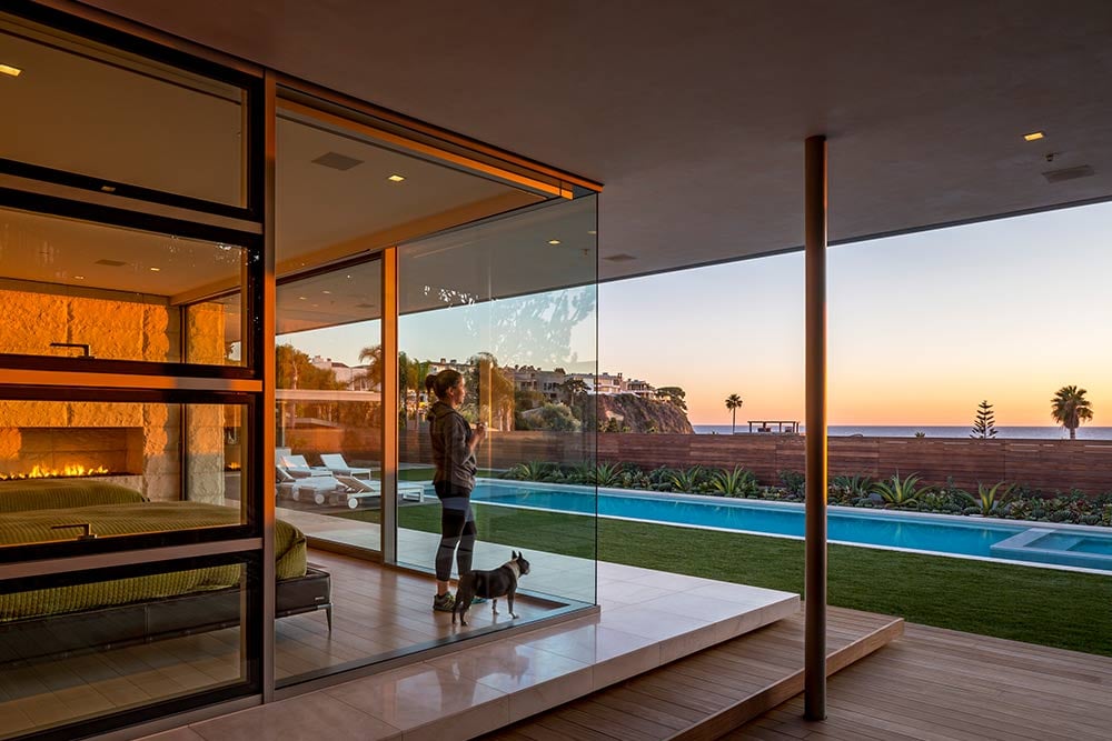 Modern-beach-house-interior-view-placement