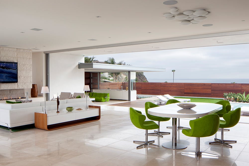 Modern-beach-house-interior-with-patio