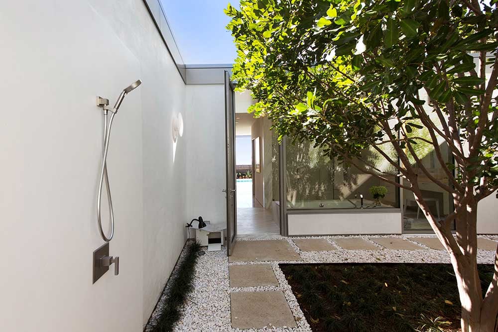 Modern-beach-house-outdoor-shower